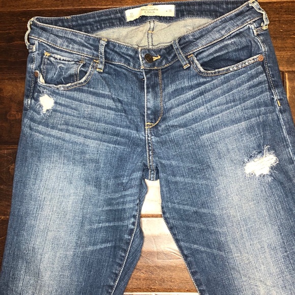 Abercrombie Destroyed Skinny Jeans - Picture 2 of 3
